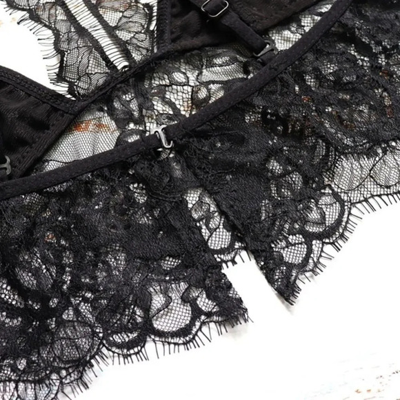 NEW! Floral Eyelash Lace Triangle Choker Bralette - Picture 6 of 7